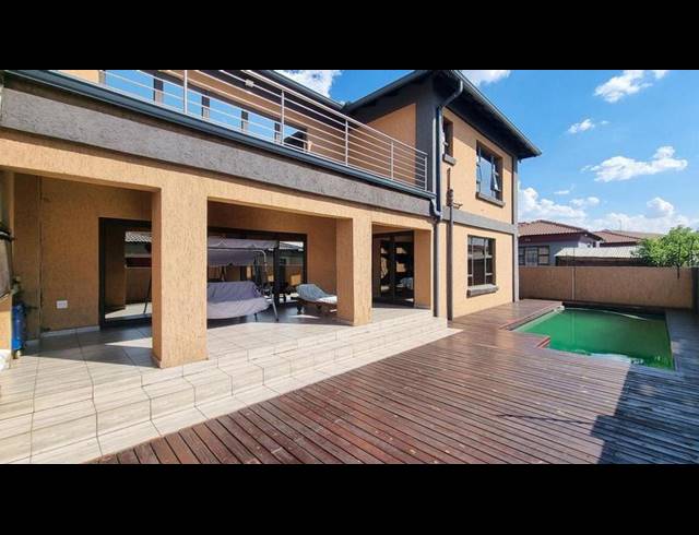 5 BEDROOM HOUSE FOR SALE IN AERORAND